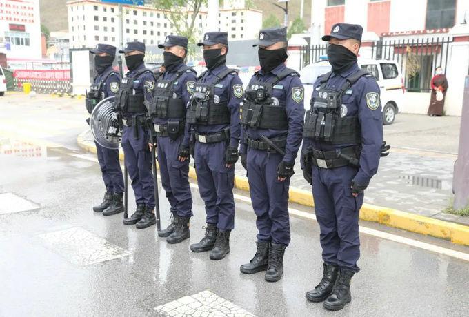 民警护卫。
