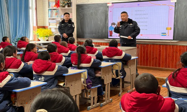 �����а����ɳ�����ʵ��